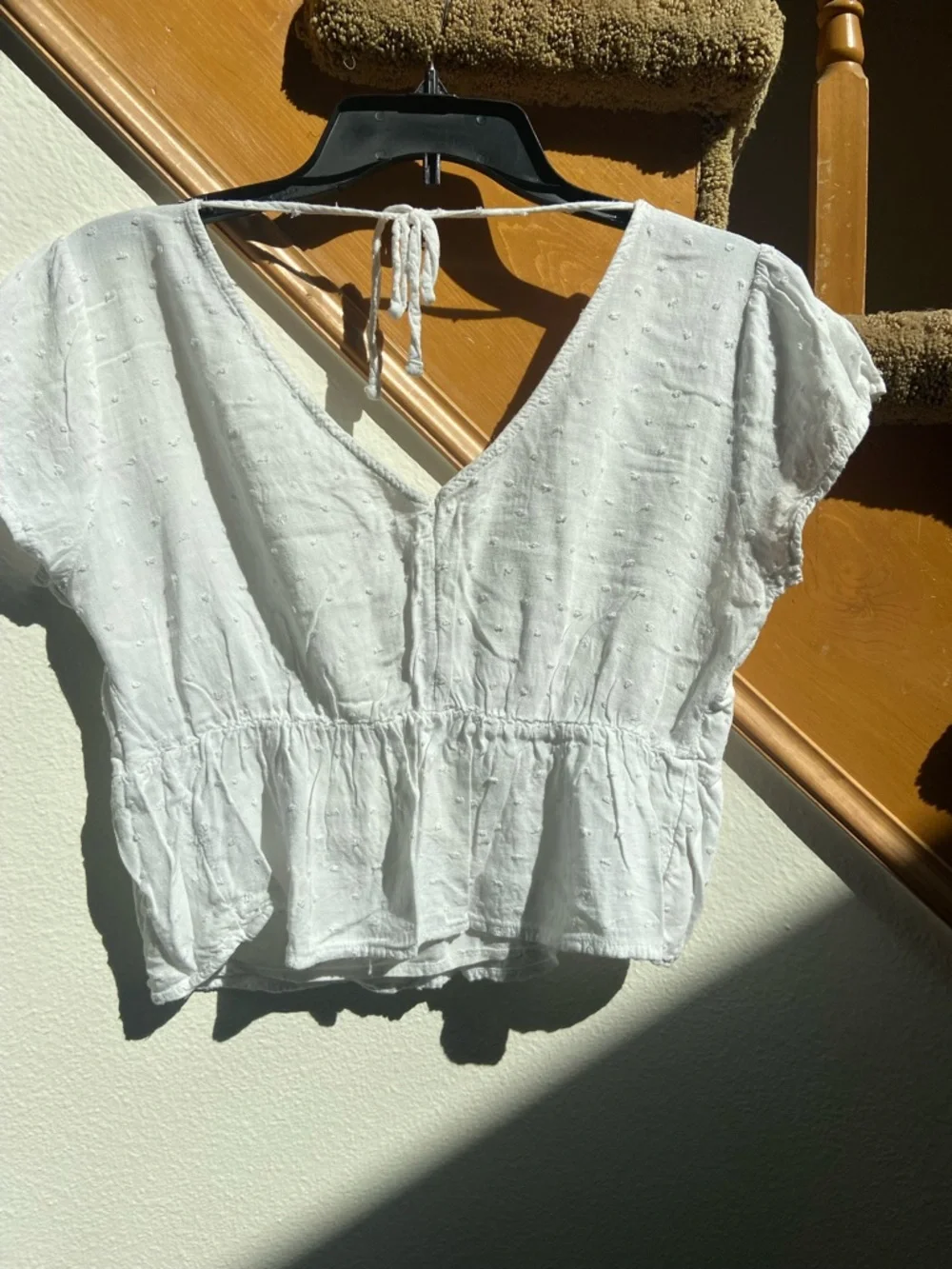 Hollister White Babydoll Tee with Tie Back Detail, YA size S great condition